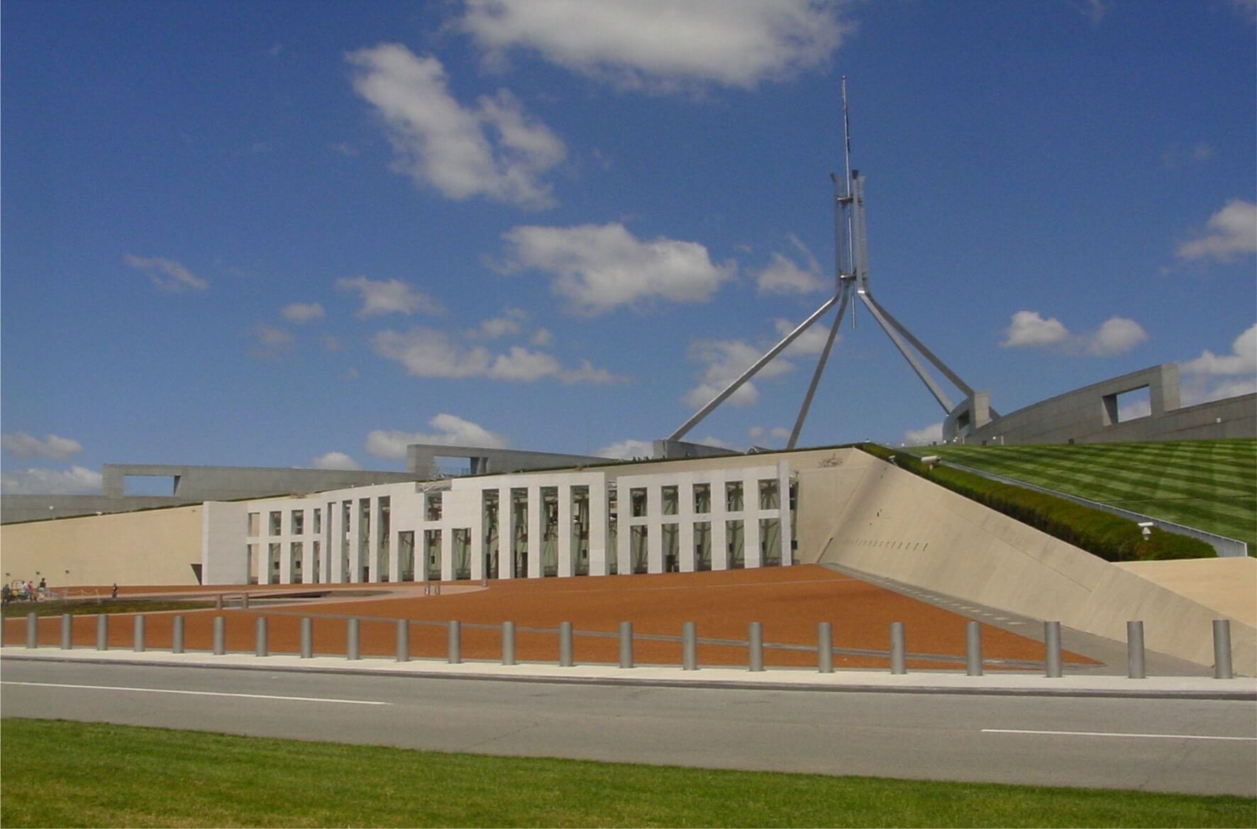 High security PAS68 bollards parliament house